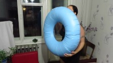 A mature aunt puffs up a circle and jumps on it. Inflatable fetish